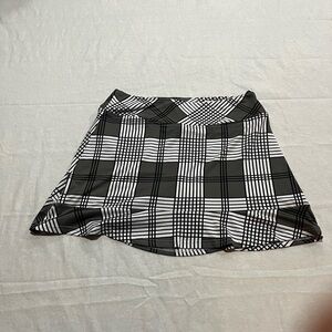Stylish Black and White Plaid Golf Skirt